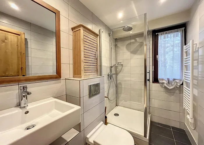 Apartment Chaleureux A Chamonix, 4 Pers, Pres Du Brevent Avec Terrasse Et Parking - Fr-1-507-26 *