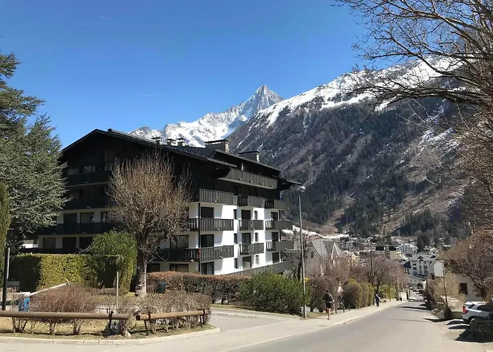 Apartment Chaleureux A Chamonix, 4 Pers, Pres Du Brevent Avec Terrasse Et Parking - Fr-1-507-26 *